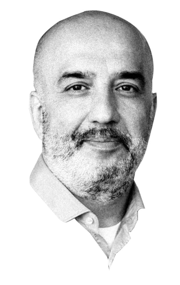 Erkan Karakoç, Geschäftsführer von Dark Horse Workspaces, im körnigen Schwarz-Weiß-Porträt